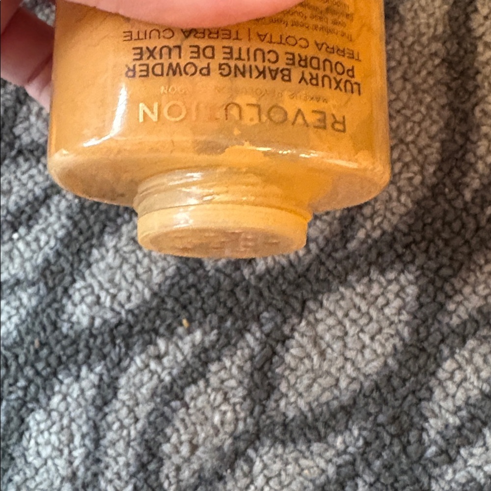 NEW Revolution Makeup Luxury Baking Powder - Setting Powder in Terra Cotta - Picture 4 of 4